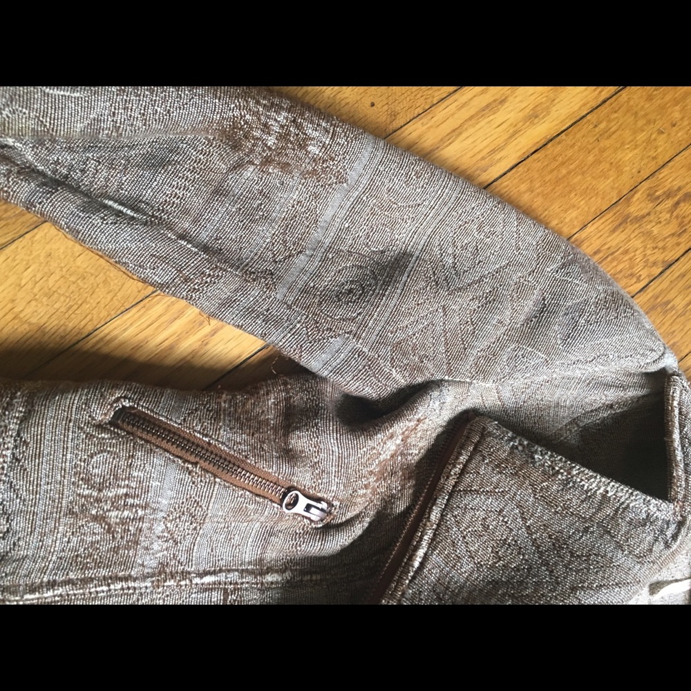 Free people jacket. Size 2. Fitted, zipper cuff