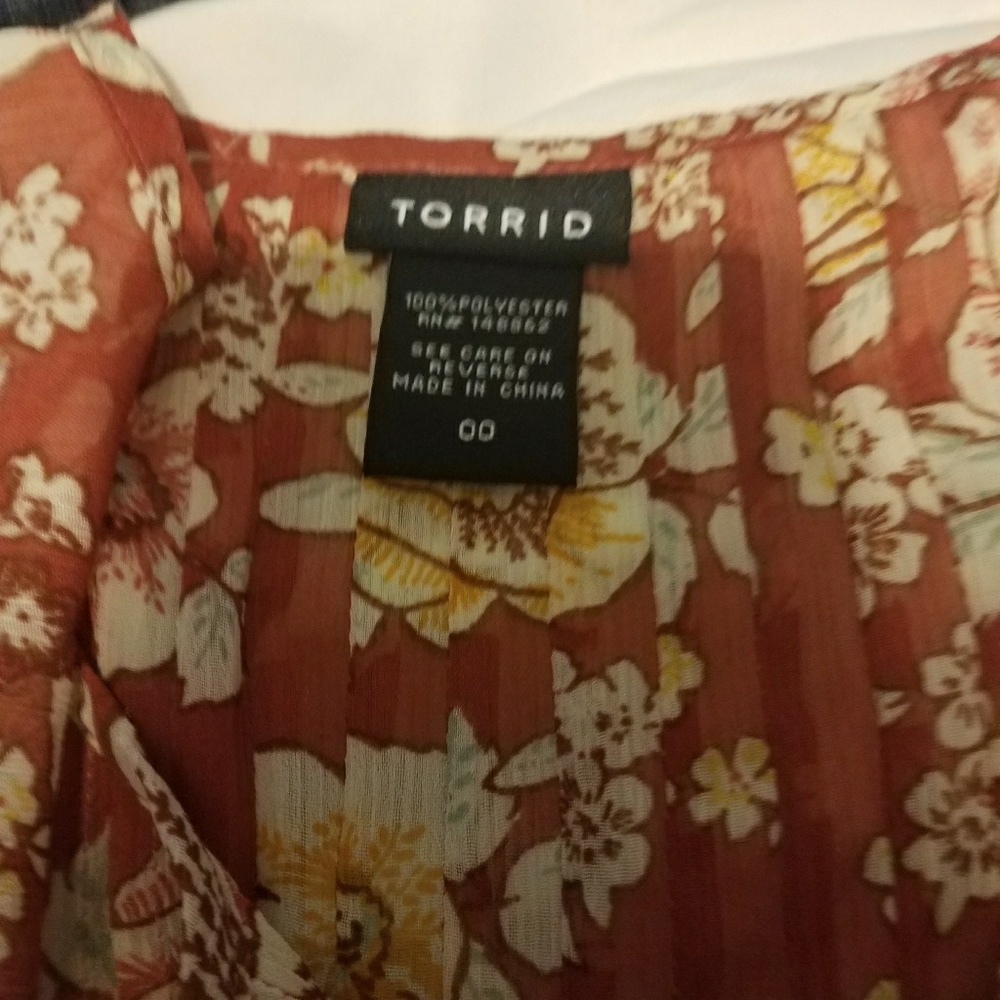 Torrid 00 - Picture 2 of 2