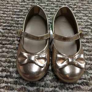 Gymboree toddler size 7 gold dress shoes