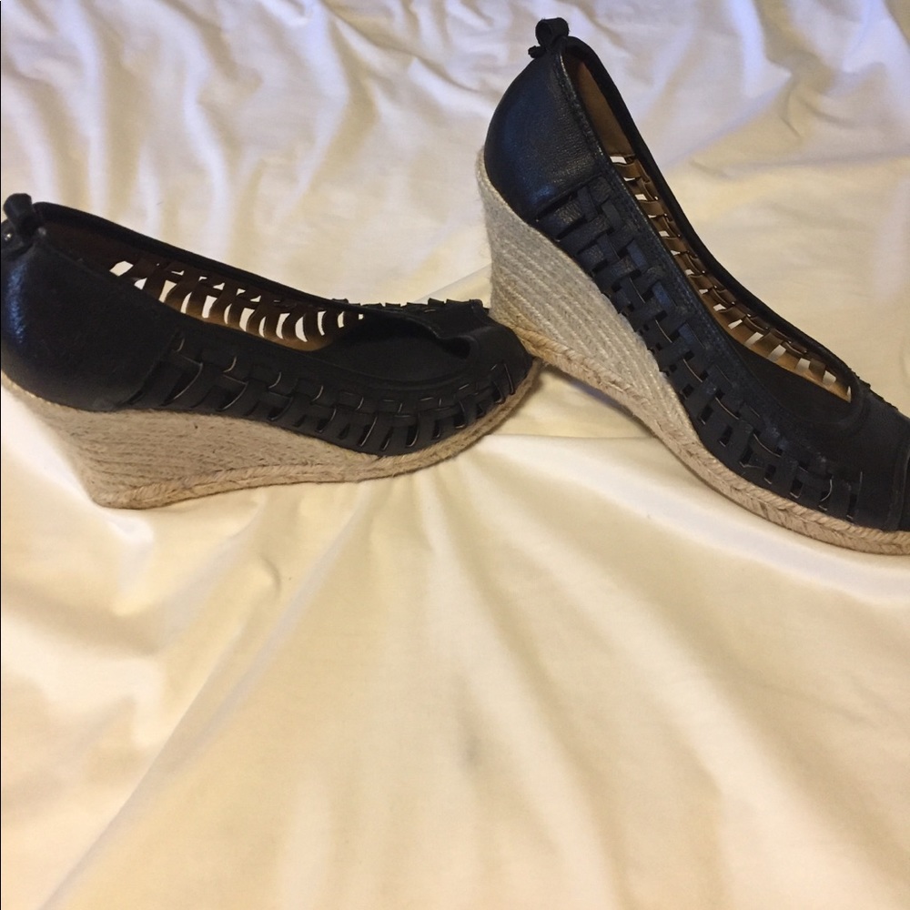 Nine West Black and woven peep toe platform