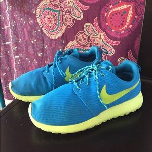 Nike roshe runs