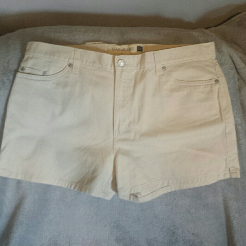 Gap khaki shorts