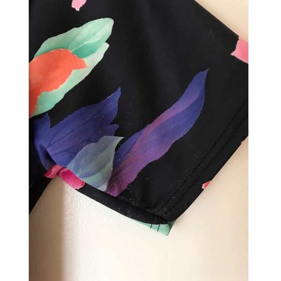 Deep V floral dress - Picture 4 of 6