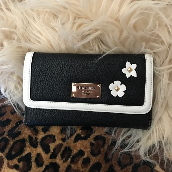 G by Guess Purse Set (Purse/Wallet) - Picture 3 of 7