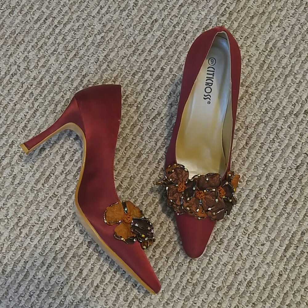 Shoe - Picture 2 of 2