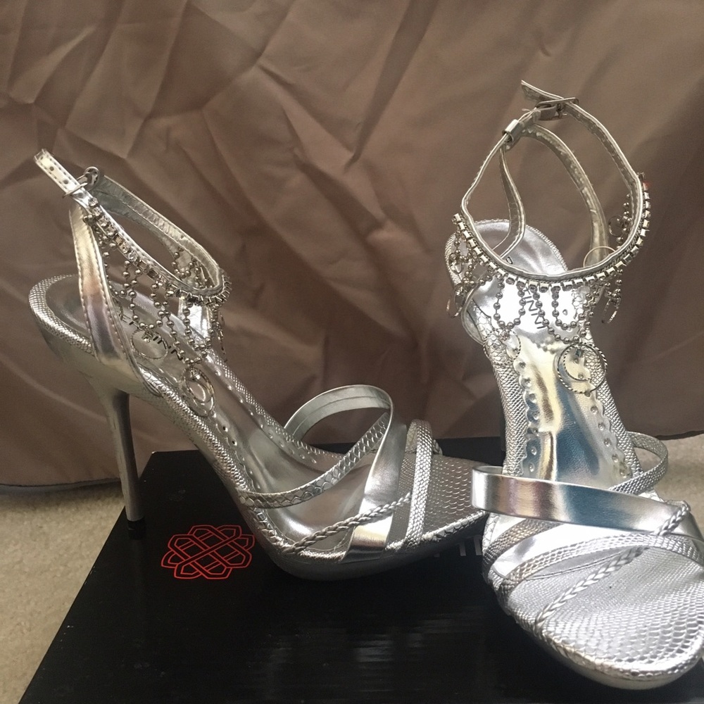Bertinni Metallic Silver Heels