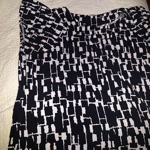 Short sleeve top black and white