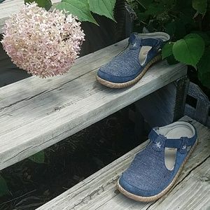 Sz 9 denim blue Acorn slip ons shoes