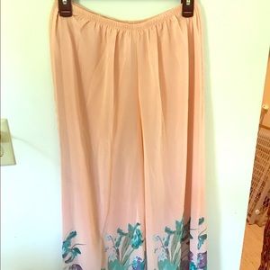 boho floral pants.