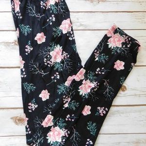 Black Leggings With Pink Roses NWT