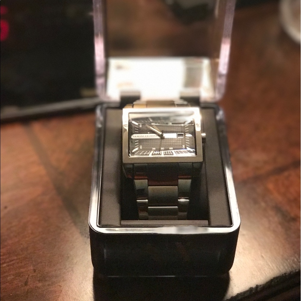 Men's oversized watch