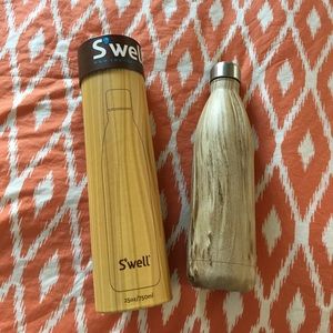 Brand New, Never used Swell water bottle.