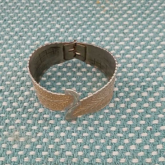 Vintage hinged cuff - Picture 2 of 5