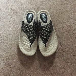 Cliffs by White Mountain sandals