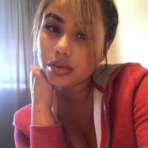 Meet your Posher, Dina