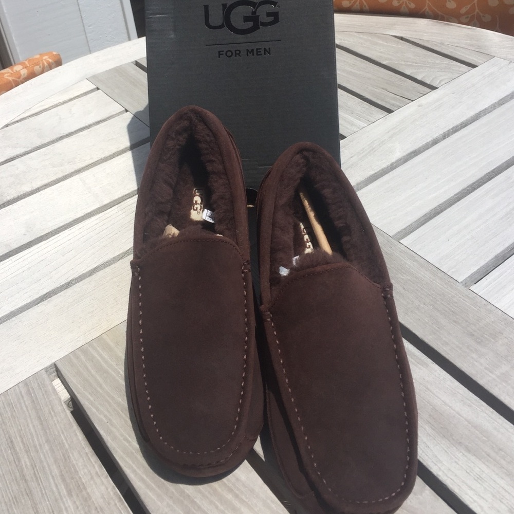 NIB-UGG for Men Ascot Slippers, chocolate, Size 9
