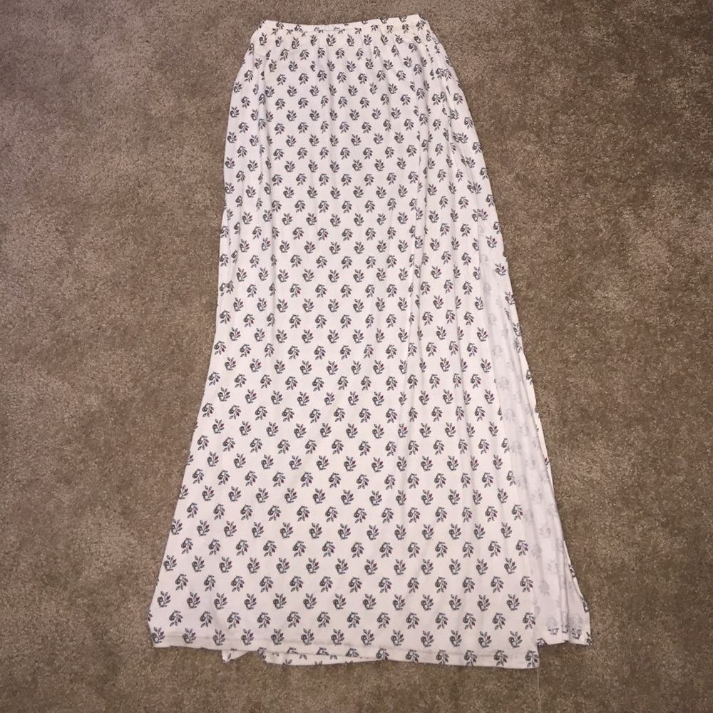 Maxi Skirt. Floral Pattern, thigh slit.