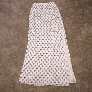 Maxi Skirt. Floral Pattern, thigh slit.