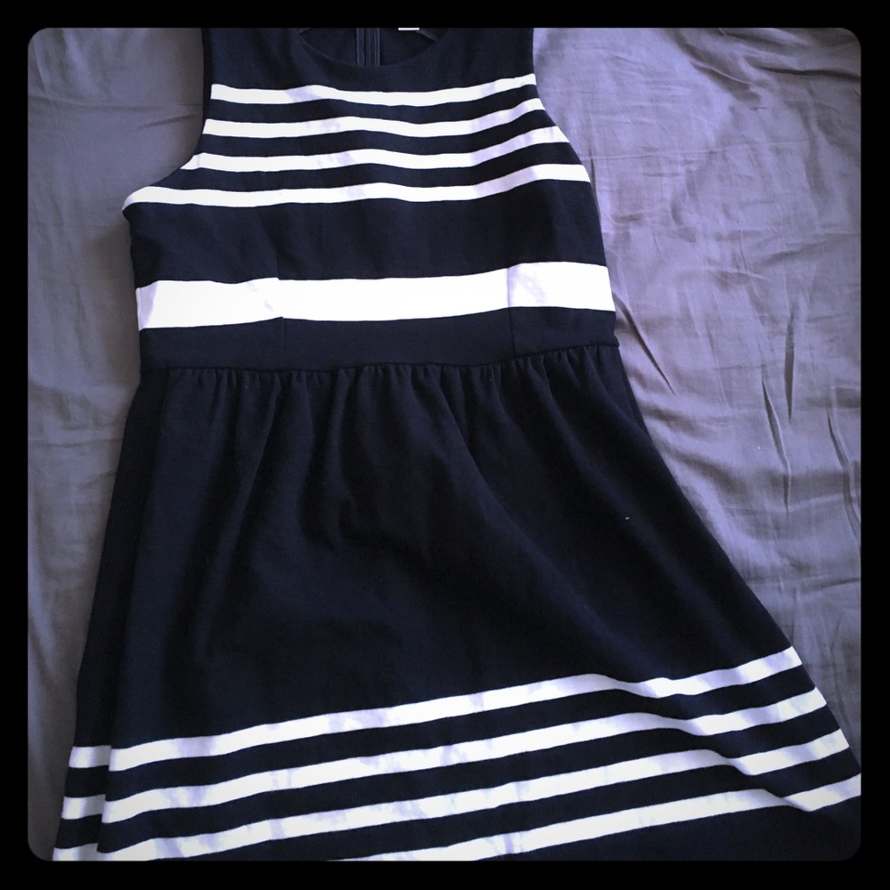 JCrew black and white dress with pockets, size M
