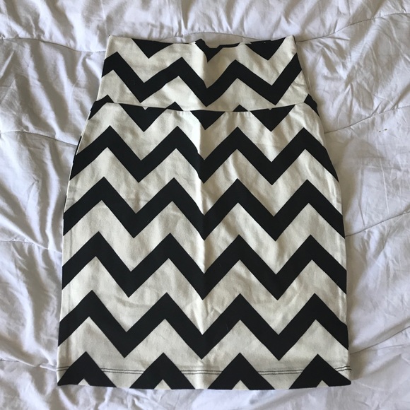 Two black and white mini skirts - Picture 2 of 3