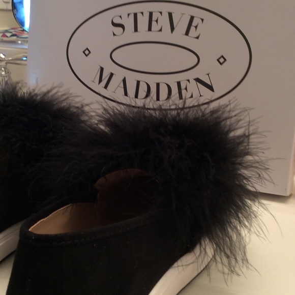 STEVE MADDEN “POM POM”, Tennis Shoe! 🤩 - Picture 2 of 3