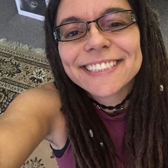 Meet your Posher, Julie - Picture 1 of 1