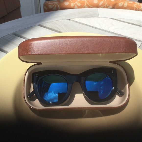 NIB, Illesteva Sunglasses, Black w/ Blue Mirrored main image 6