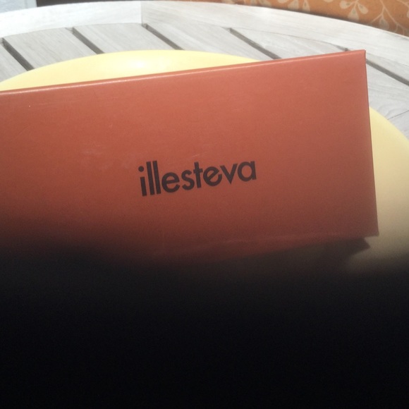 NIB, Illesteva Sunglasses, Black w/ Blue Mirrored
