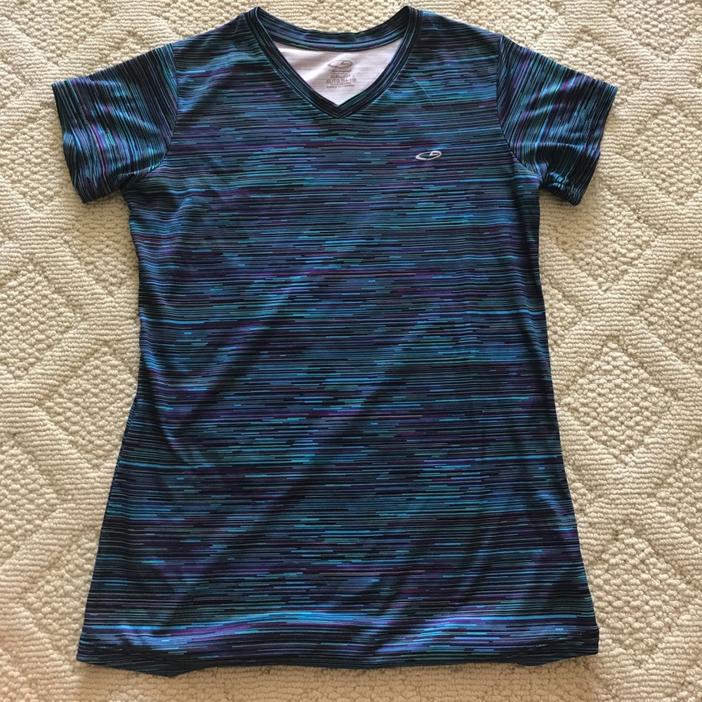 Multicolored dry-fit top for exercising