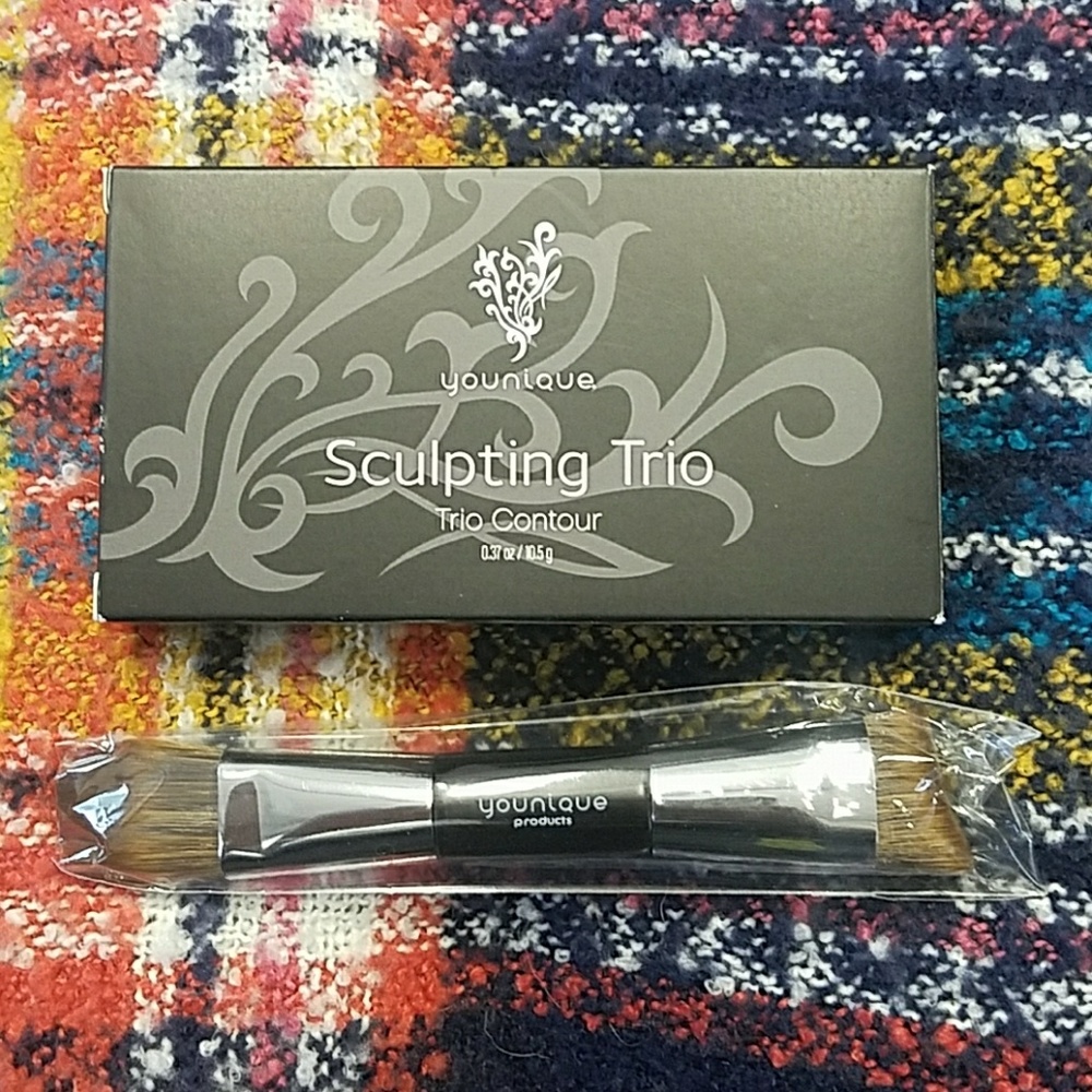 LAST ONE! ❤️❤️❤️ Younique Sculpting Trio and Brush
