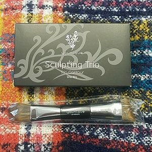 LAST ONE! ❤️❤️❤️ Younique Sculpting Trio and Brush