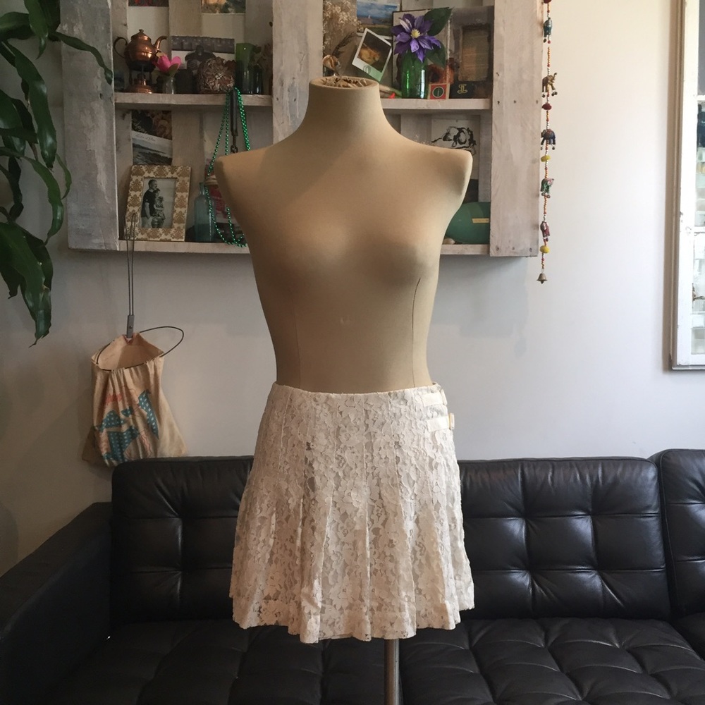 Lace skirt