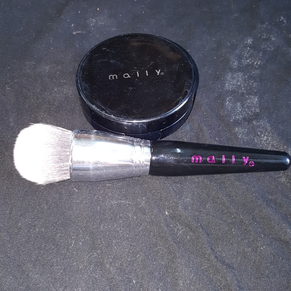 Mally Foundation - Shade Medium