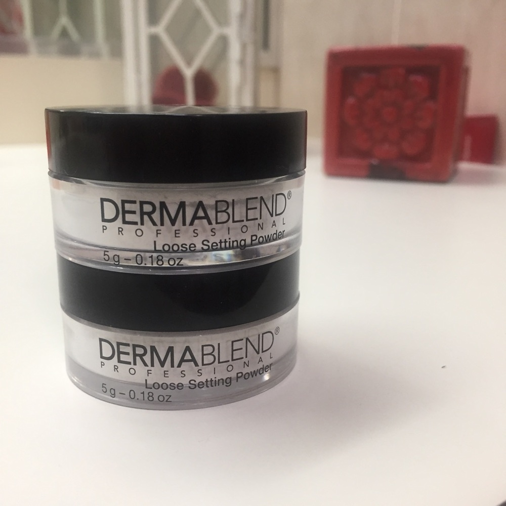 2 Dermablend Loose Setting Powders