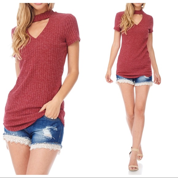 CLEARANCE ‼️Long V-Neck Choker Top - Picture 2 of 4