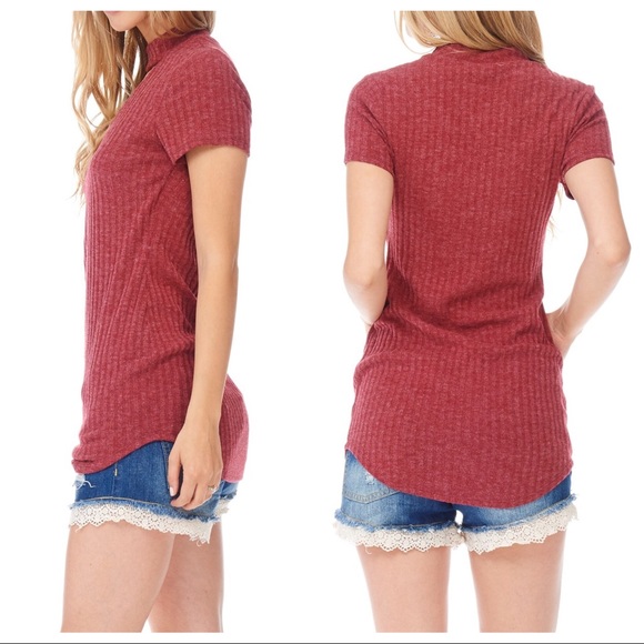 CLEARANCE ‼️Long V-Neck Choker Top - Picture 3 of 4