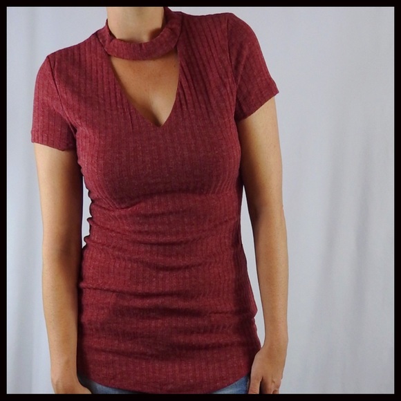 CLEARANCE ‼️Long V-Neck Choker Top - Picture 4 of 4