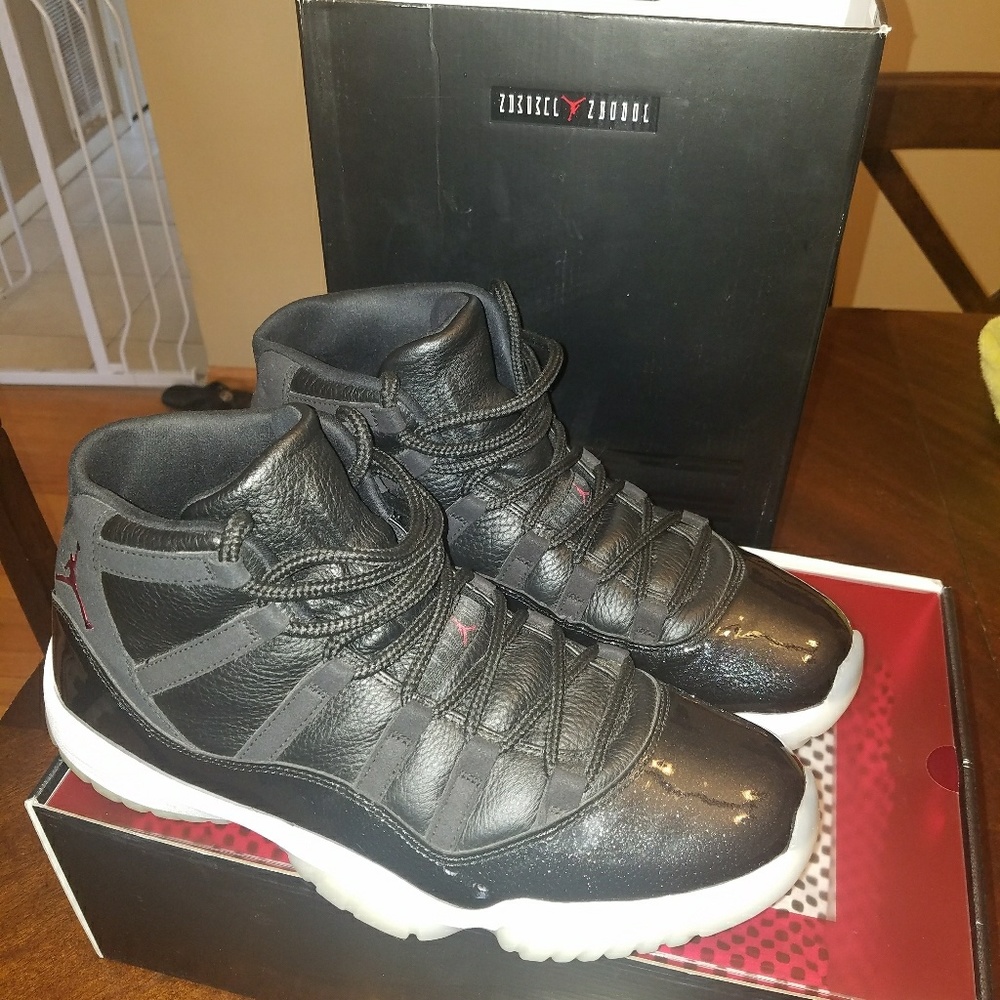Mens size 12 Air Jordans Retro 11 72-10