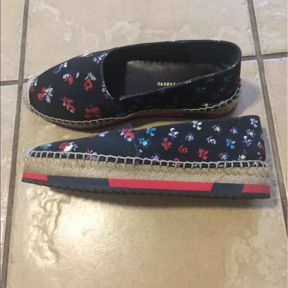 Espadrilles - Picture 3 of 5