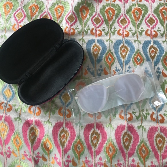 Pink tinted sunglasses - Picture 2 of 2