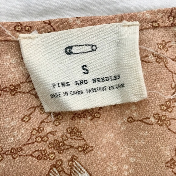 Urban Outfitters Crane Pattern Top Sz Small - Picture 5 of 6