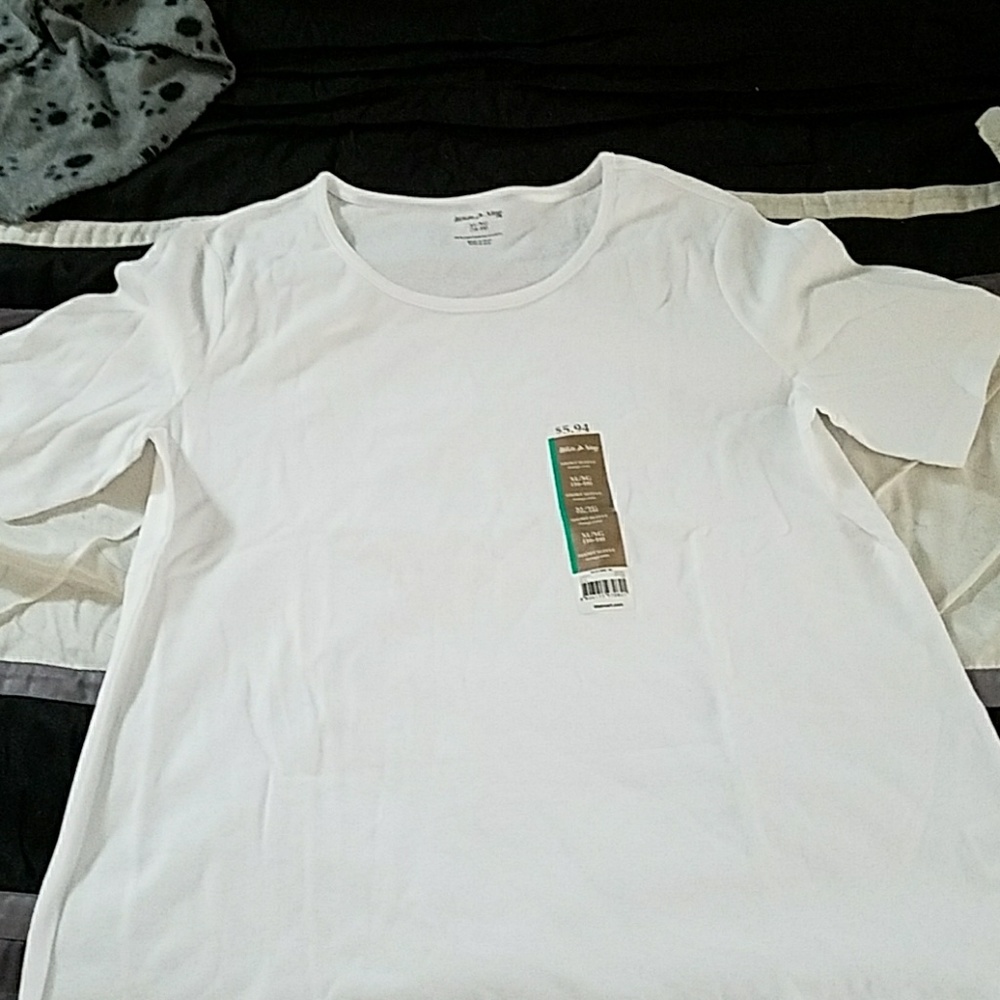 White mid sleeve t-shirt