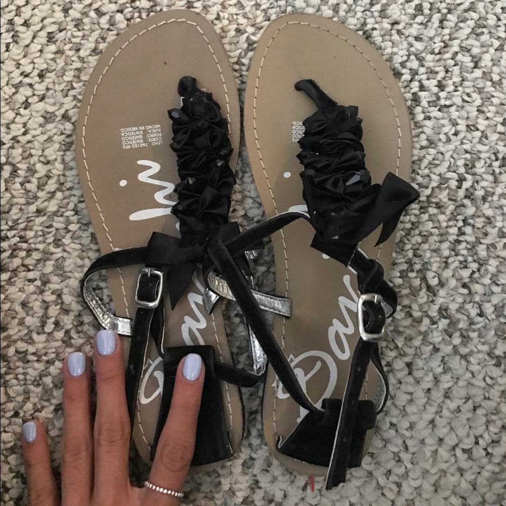 Beautiful sandals! 😍😵