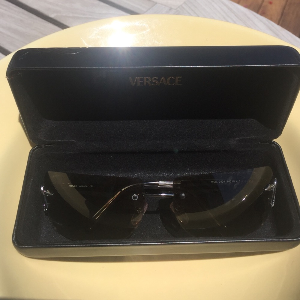 Authentic Versace Sunglasses-- like New w/case😎
