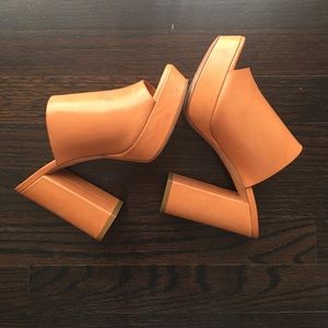 Mansur gavriel platform heels