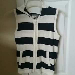 Casual sleeveless top