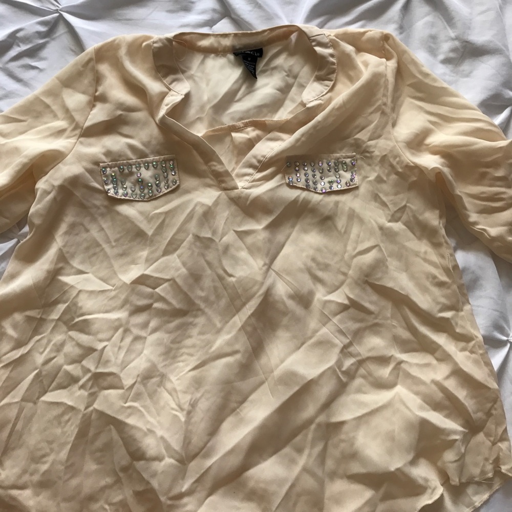Flowy blouse, perfect for all seasons!