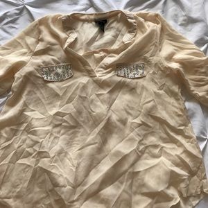 Flowy blouse, perfect for all seasons!