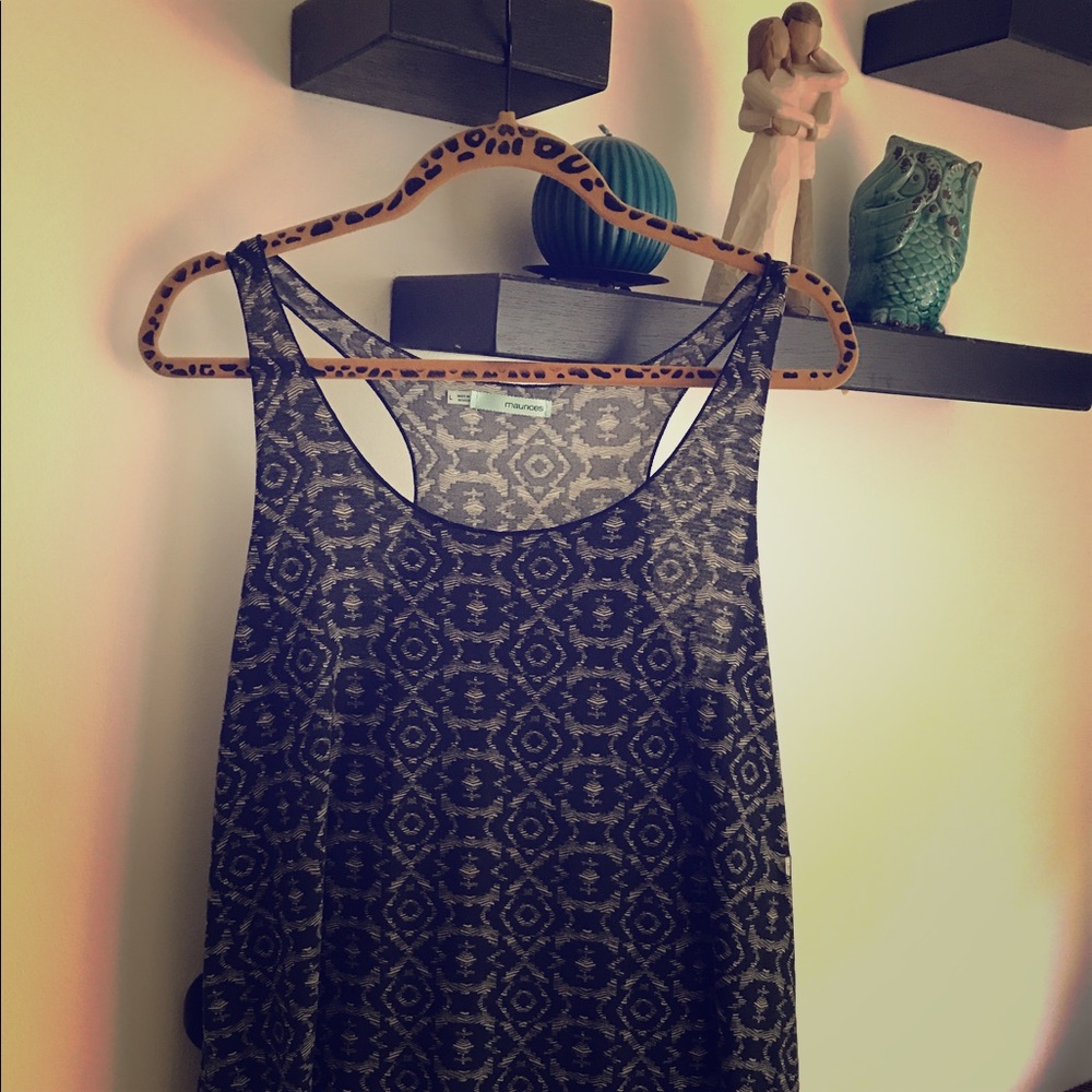 Adorable flowy tank in neutral colors! EUC! 🌺