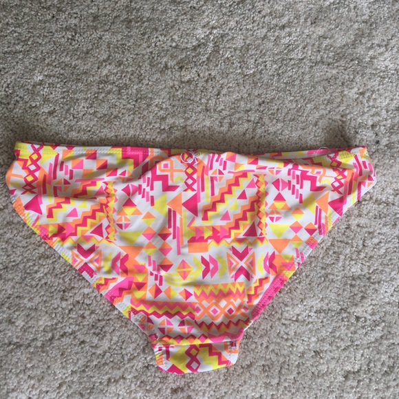Patterned bikini bottom 👙 - Picture 2 of 2